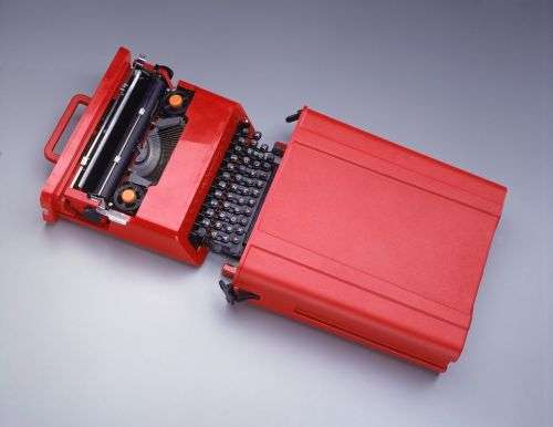 Stunning Olivetti Valentine `Rossa Portatile` Italian designed typewriter