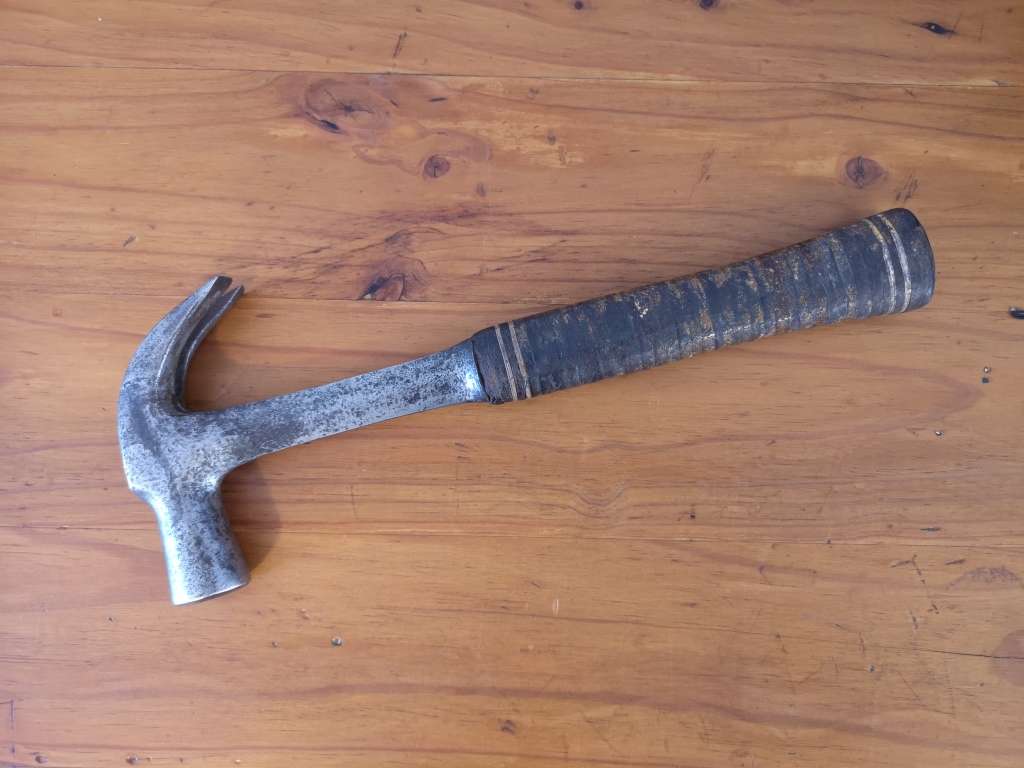 Vintage 28 oz Estwing English pattern claw hammer