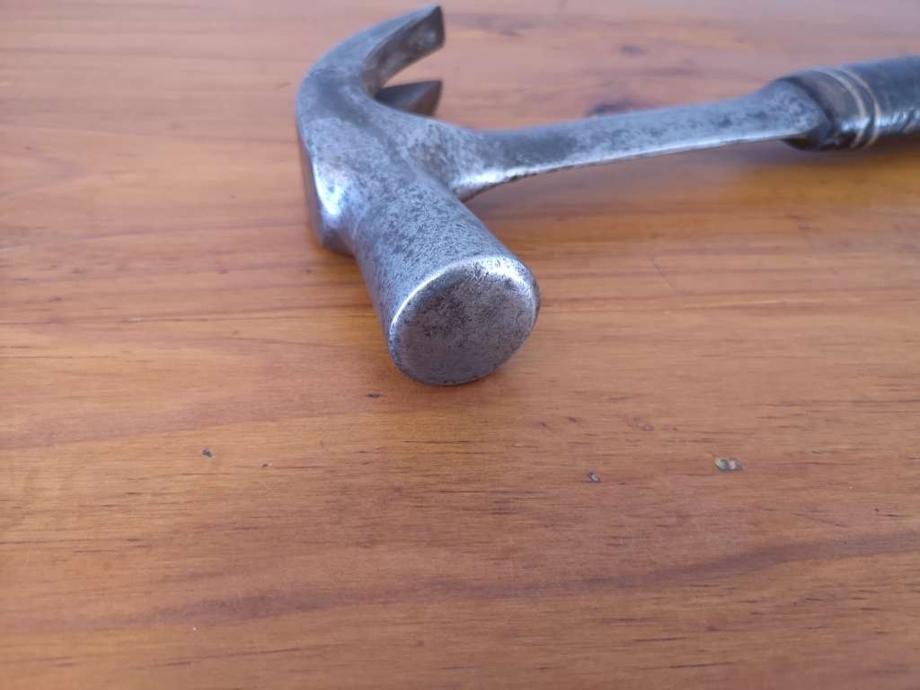 Vintage 28 oz Estwing English pattern claw hammer