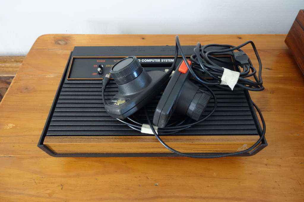 Original vintage Atari CX-2600 ap console