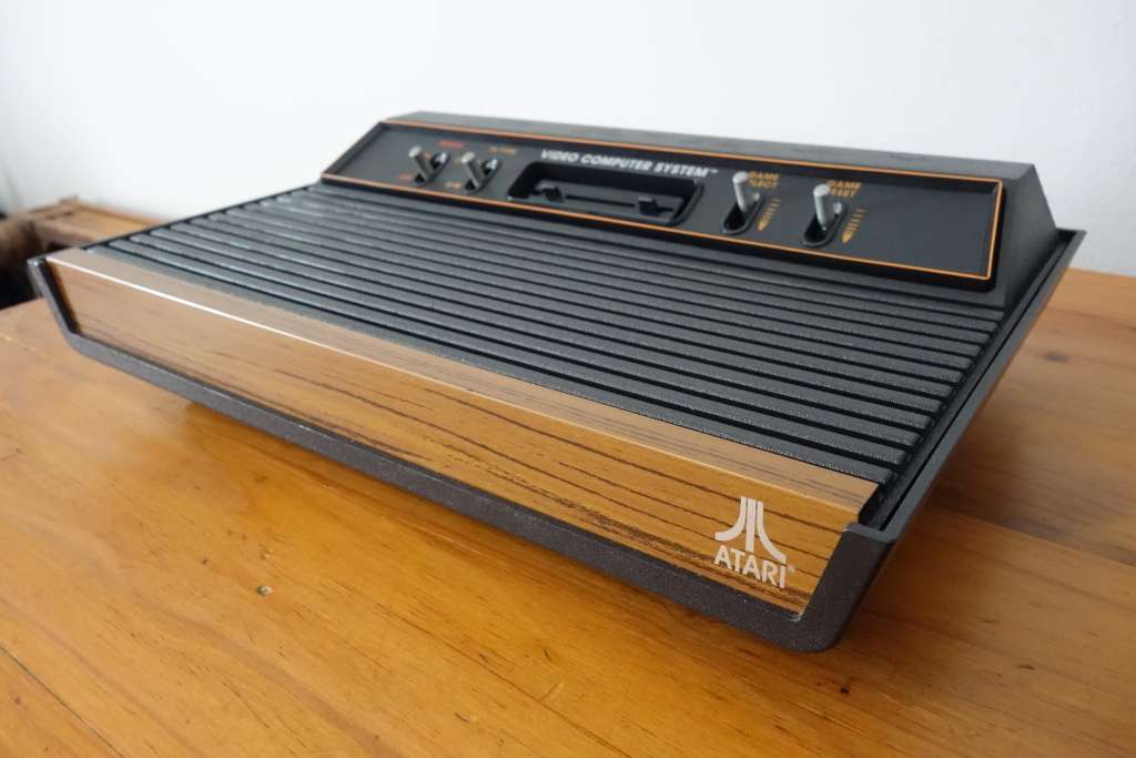 Original vintage Atari CX-2600 ap console