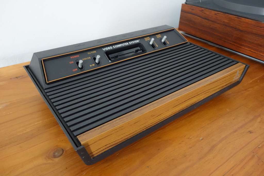 Original vintage Atari CX-2600 ap console