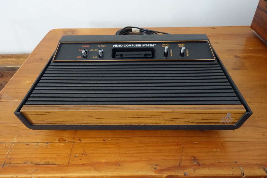 Original vintage Atari CX-2600 ap console
