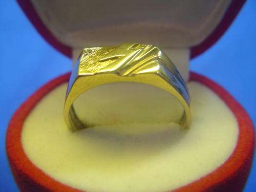 Mens 9ct Gold and Small Diamond Ring