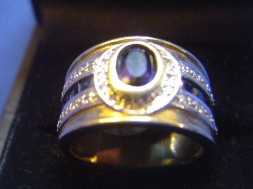 9ct Gold Diamonds and Saphire Ring Stunning
