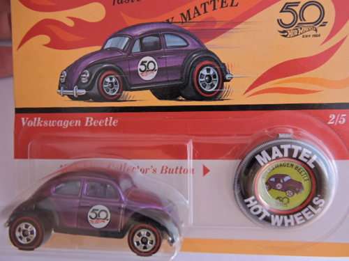 Hot Wheels VW VOLKSWAGEN BEETLE with matching collector Button..