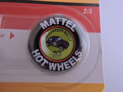 Hot Wheels VW VOLKSWAGEN BEETLE with matching collector Button..