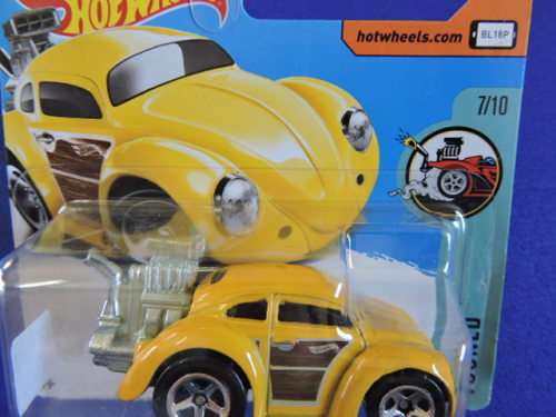 Hot Wheels Volkswagen VW Beetle Tooned Yellow..