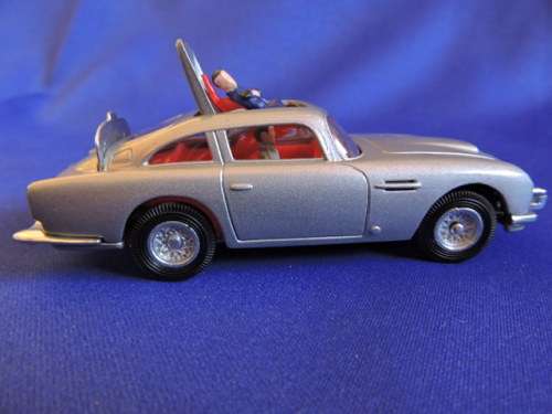 Corgi Toys James Bond ASTON MARTIN DB 5 Mint In Box ....