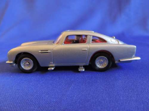 Corgi Toys James Bond ASTON MARTIN DB 5 Mint In Box ....
