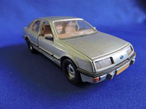 Corgi Toys FORD SIERRA 2,3 Ghia like Dinky Toy