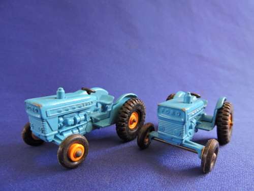 Matchbox Lesney 39 FORD TRACTOR X 2 like Hot Wheels