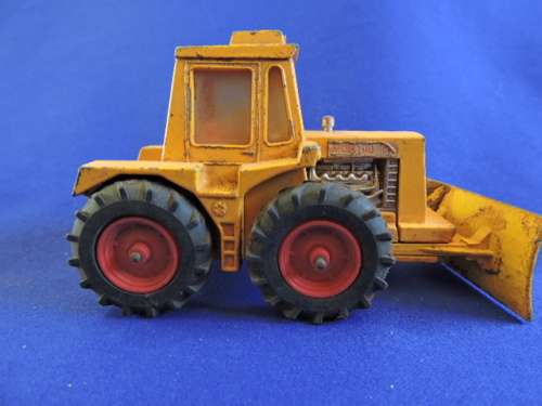 Matchbox Lesney Super Kings K-5 Muir Hill Tractor (Wide Rims and Tyres)..