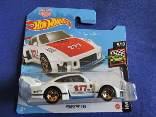 Hot Wheels PORSCHE 935 ( White with red bonnet 277 )....
