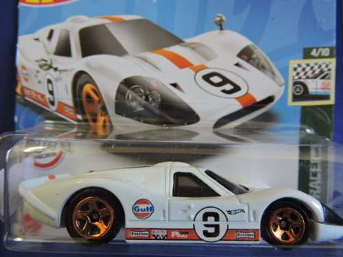 Hot Wheels FORD GT  ( GULF White #9 ) .