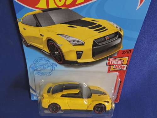 Hot Wheels NISSAN GT-R ( Yellow ) Like Datsun