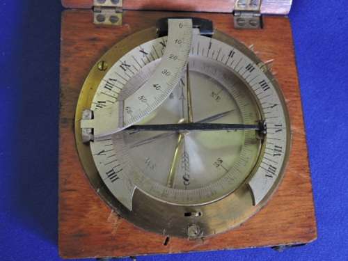 Vintage compass. Original case. 9cm x 9cm