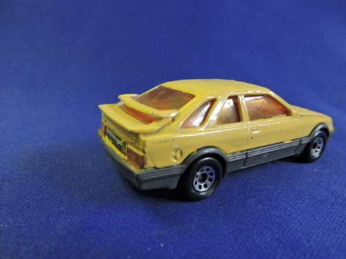 Matchbox  FORD SIERRA     ( Yellow )  Loose model
