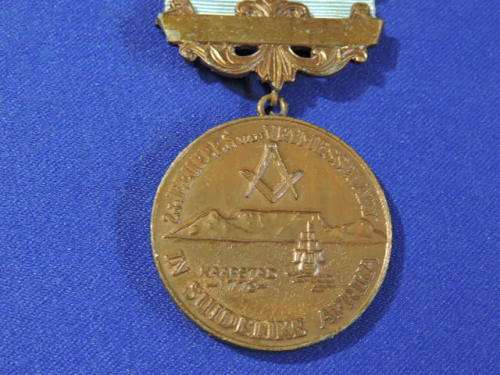 MASONIC MEDAL JEWEL  Bi Centenary of Freemasonry in Southern Africa Cape Town Table Mountain