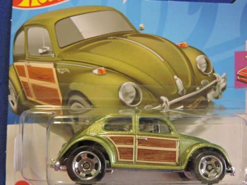 Hot Wheels Volkswagen VW Beetle ( Green with wood panel - Compact Kings ) Short Card