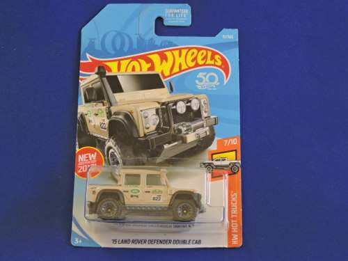 Hot Wheels Land Rover Defender Double Cab ( Beige #822 )