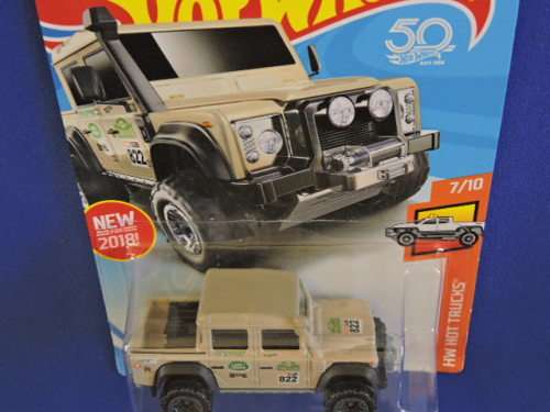 Hot Wheels Land Rover Defender Double Cab ( Beige #822 )