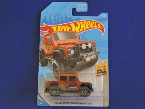 Hot Wheels Land Rover Defender Double Cab ( Bronze Camo )