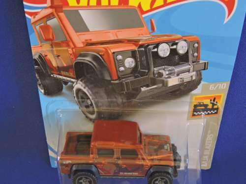 Hot Wheels Land Rover Defender Double Cab ( Bronze Camo )