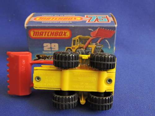Matchbox Superfast 29 TRACTOR SHOVEL  Mint in Box  Like Hot Wheels