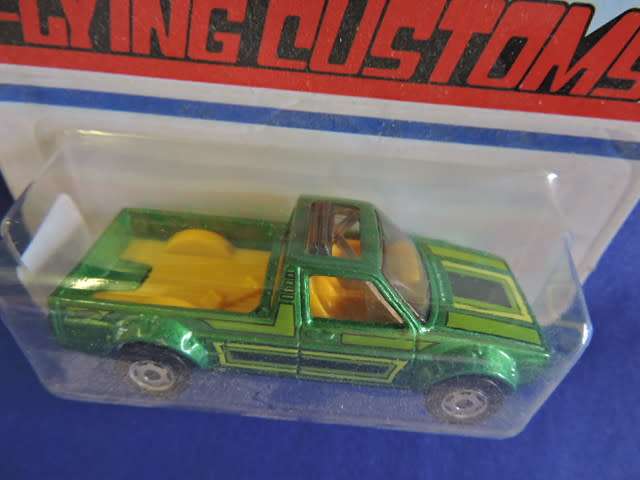 Hot Wheels Volkswagen VW Caddy ( Green ) Flying Customs  Long Card