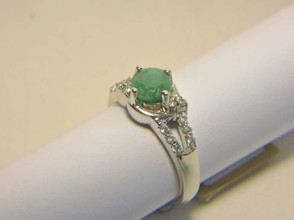 Sterling Silver Emerald & Zirconia (green stone) ring.