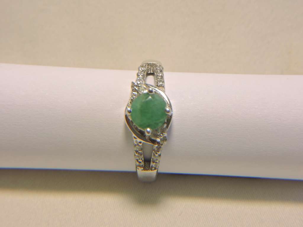 Sterling Silver Emerald & Zirconia (green stone) ring.
