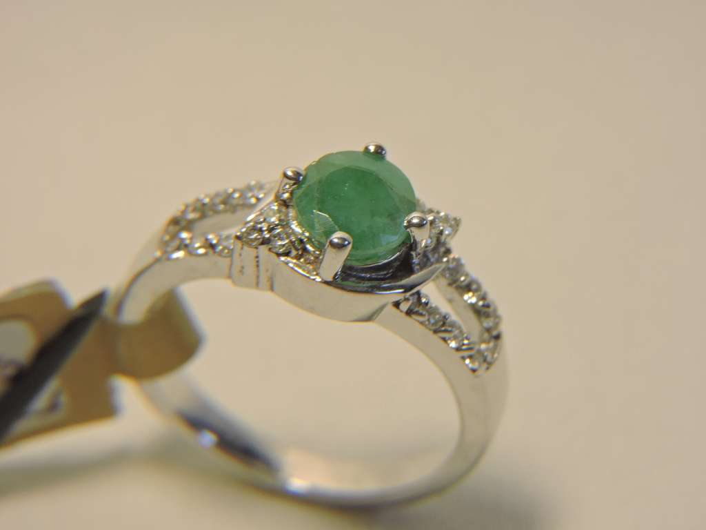 Sterling Silver Emerald & Zirconia (green stone) ring.