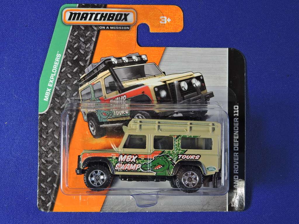 Matchbox Land Rover Defender 110  ( MBX Swamp )  Like Hot Wheels