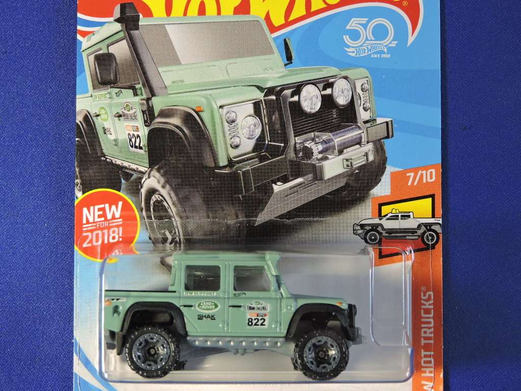 Hot Wheels Land Rover Defender Double Cab ( Teal #822 ) Long Card