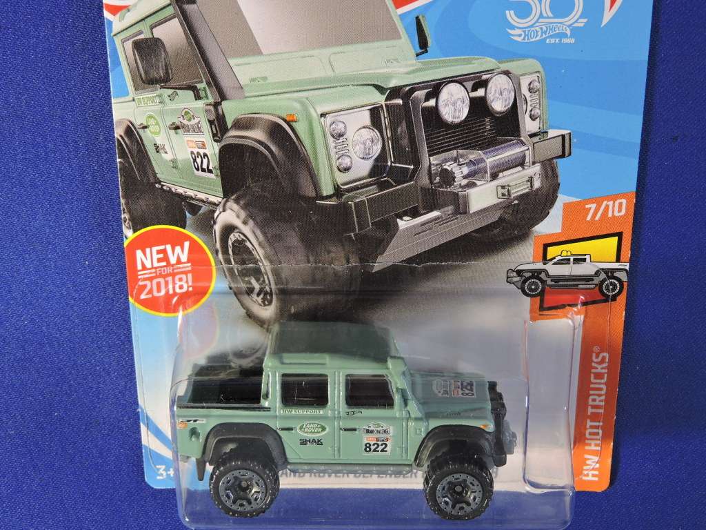 Hot Wheels Land Rover Defender Double Cab ( Teal #822 ) Long Card