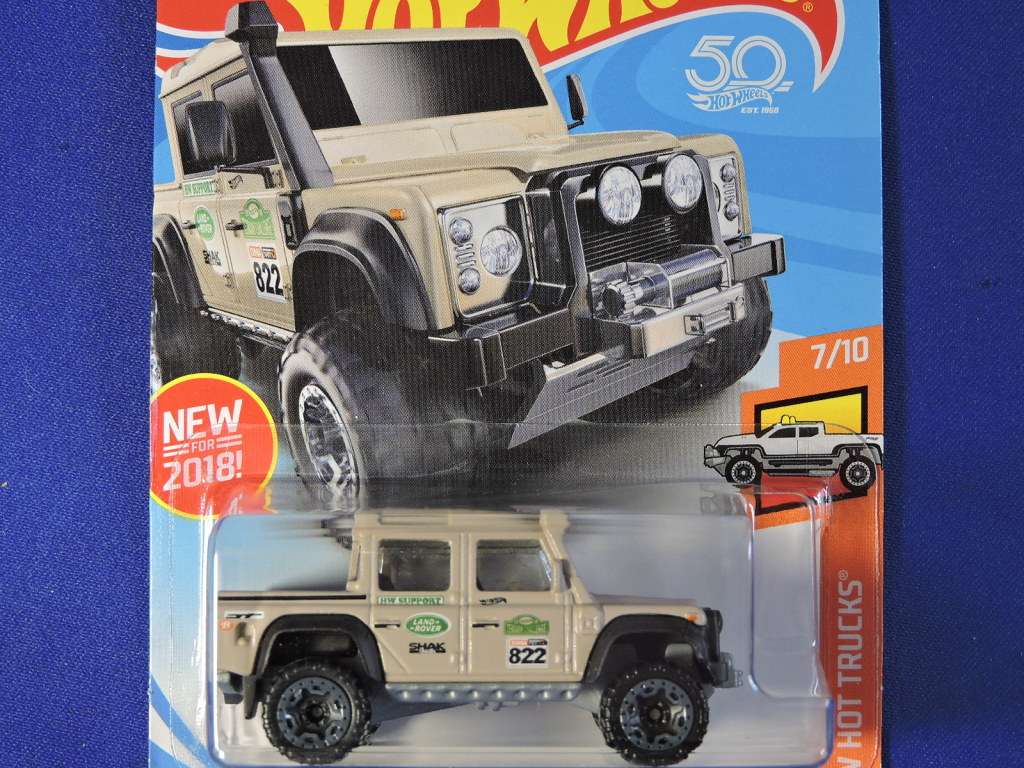 Hot Wheels Land Rover Defender Double Cab ( Beige #822 ) Long Card