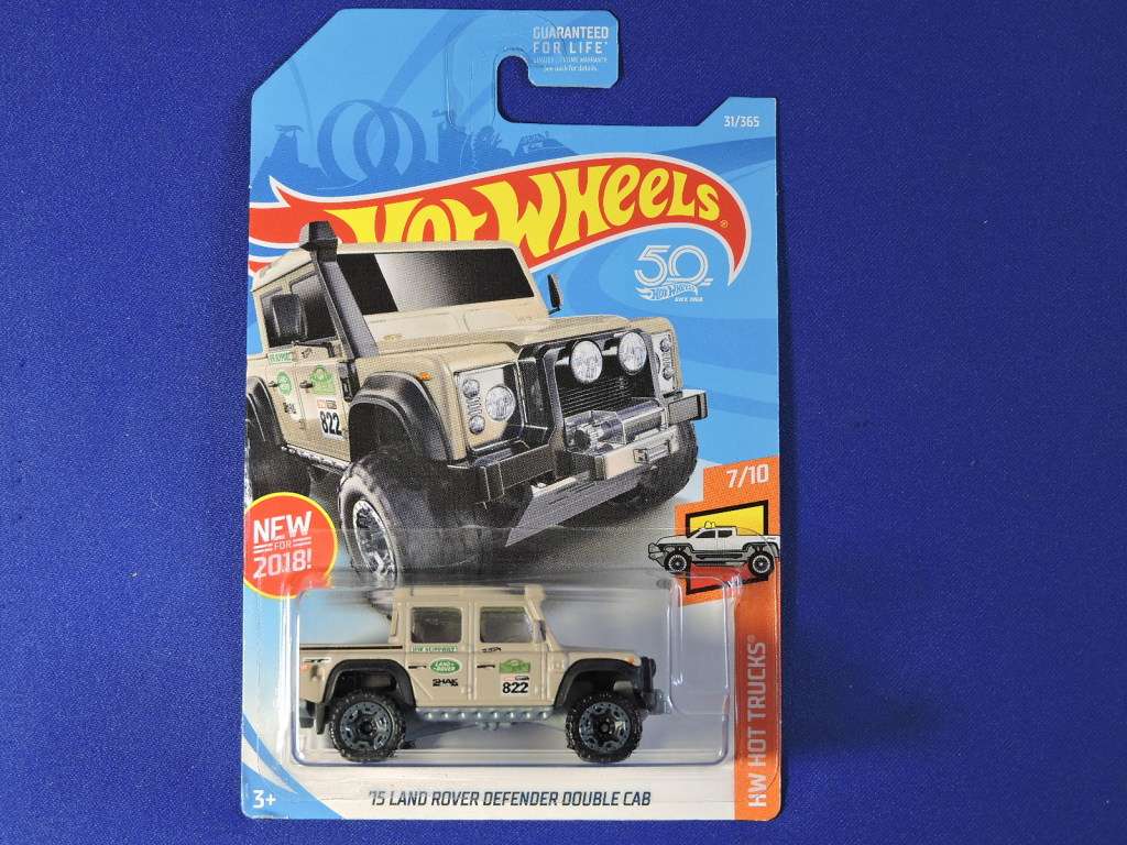 Hot Wheels Land Rover Defender Double Cab ( Beige #822 ) Long Card
