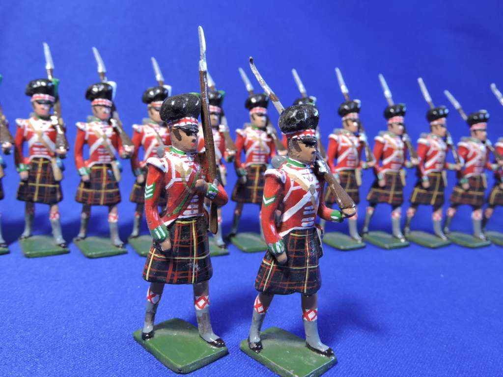 Scottish 79th regiment Military LEAD SOLDIERS  Two with rank.