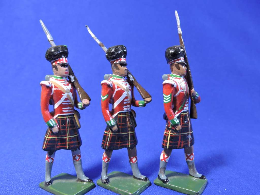 Scottish 79th regiment Military LEAD SOLDIERS  Two with rank.