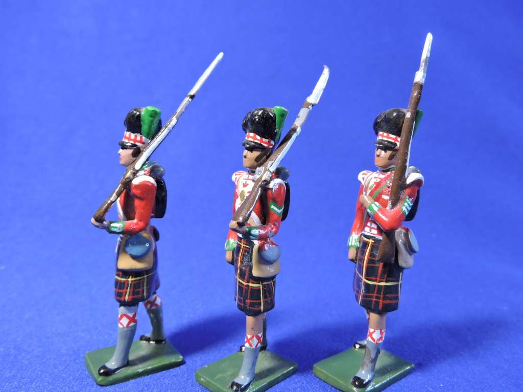 Scottish 79th regiment Military LEAD SOLDIERS  Two with rank.