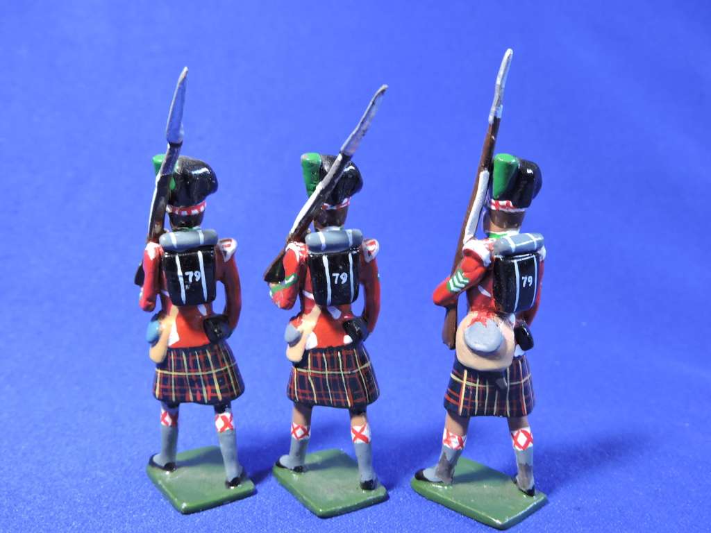 Scottish 79th regiment Military LEAD SOLDIERS  Two with rank.