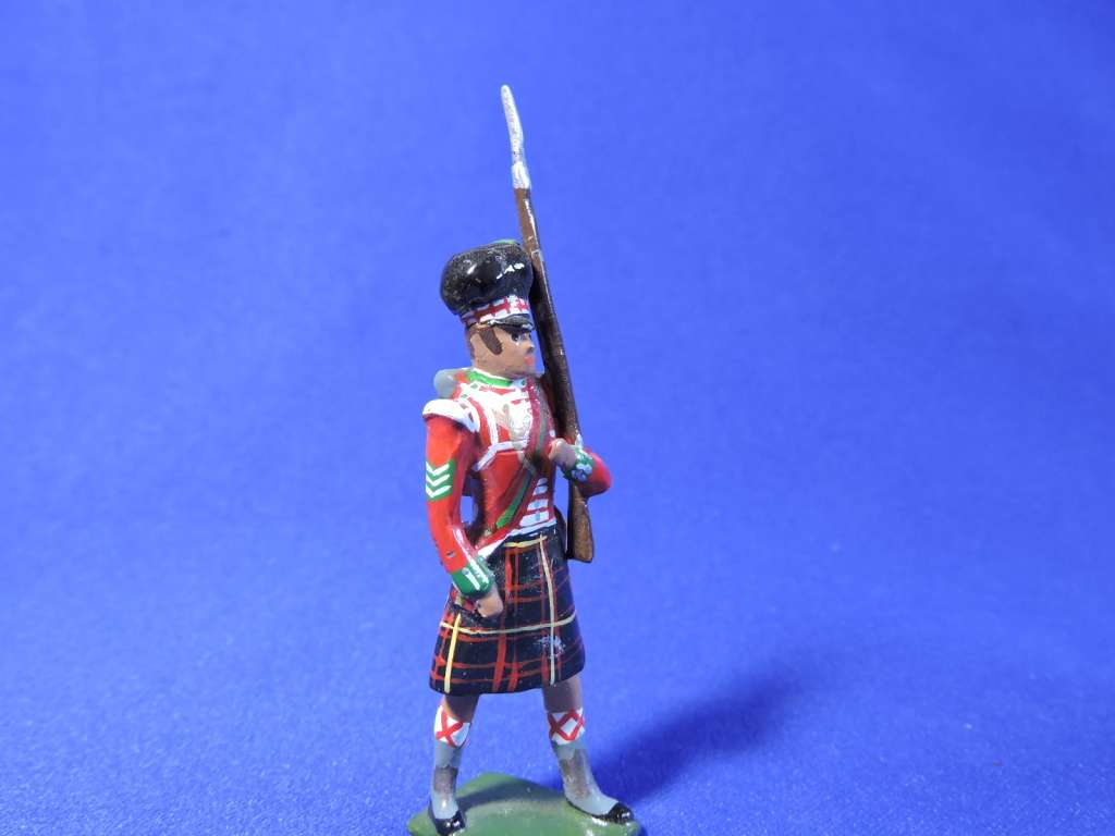 Scottish 79th regiment Military LEAD SOLDIERS  Two with rank.