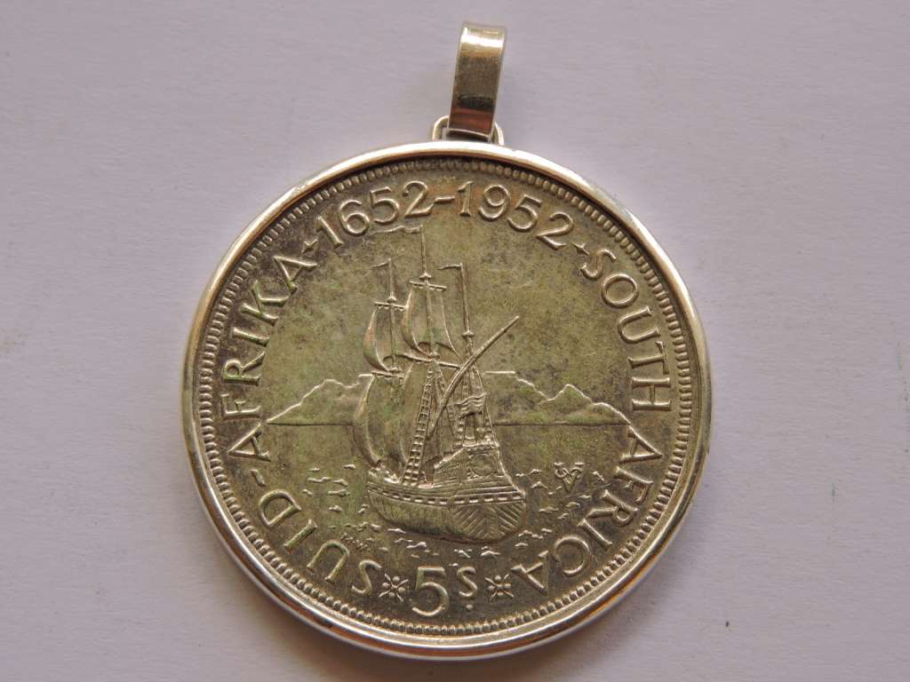 1954 5 Shilling Crown Coin pendant jewellery piece