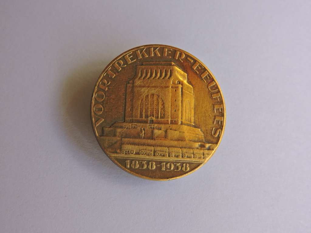 Voortrekker Eeufees 1838 - 1938 Brass Button Badge Like Military insignia