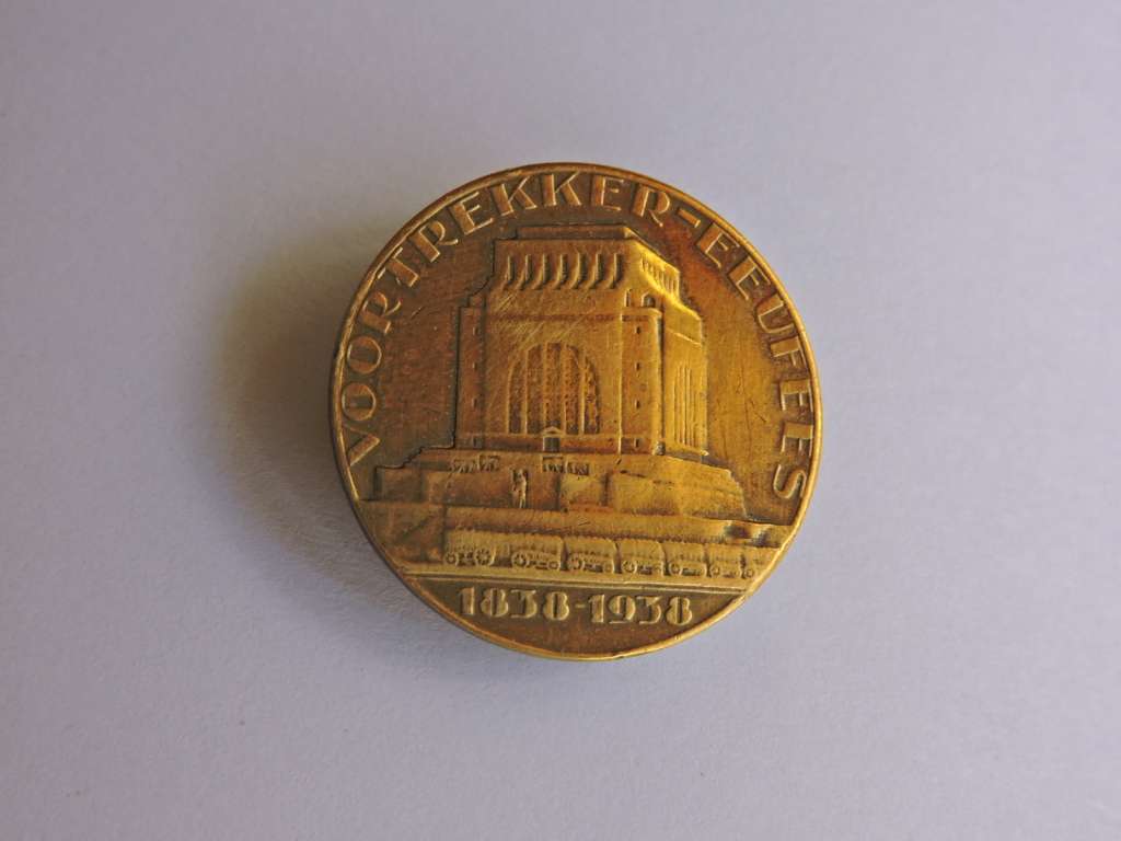 Voortrekker Eeufees 1838 - 1938 Brass Button Badge Like Military insignia