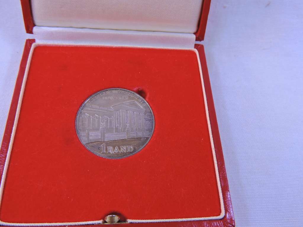 Proof 1985 R1 Silver Coin Parliament  in SA Mint box