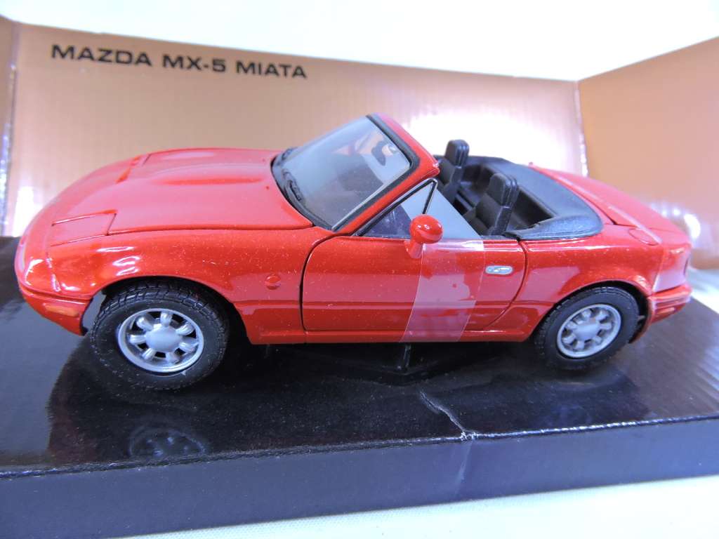 Motormax  Motor Max MAZDA MX5 Miata cabriolet in Box ( Red ) Desirable Model