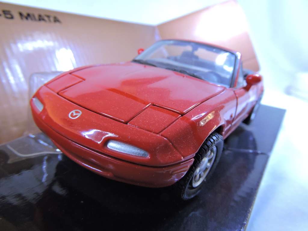 Motormax  Motor Max MAZDA MX5 Miata cabriolet in Box ( Red ) Desirable Model