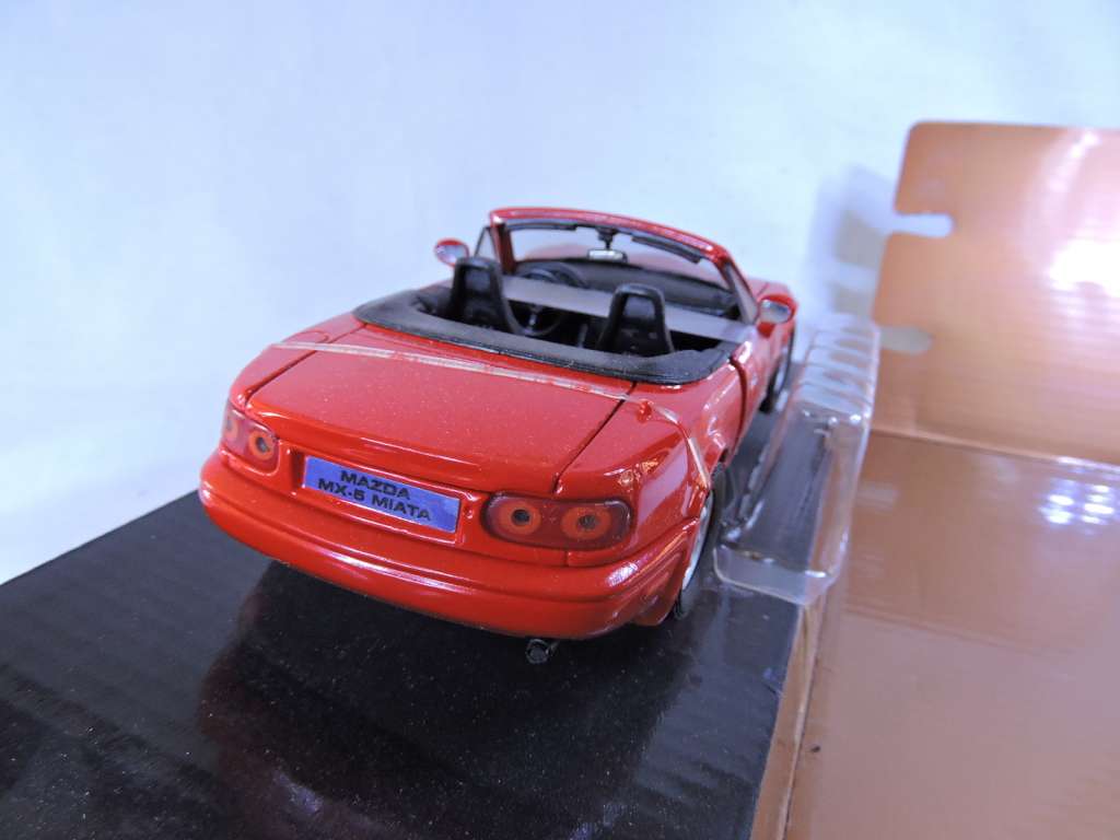 Motormax  Motor Max MAZDA MX5 Miata cabriolet in Box ( Red ) Desirable Model